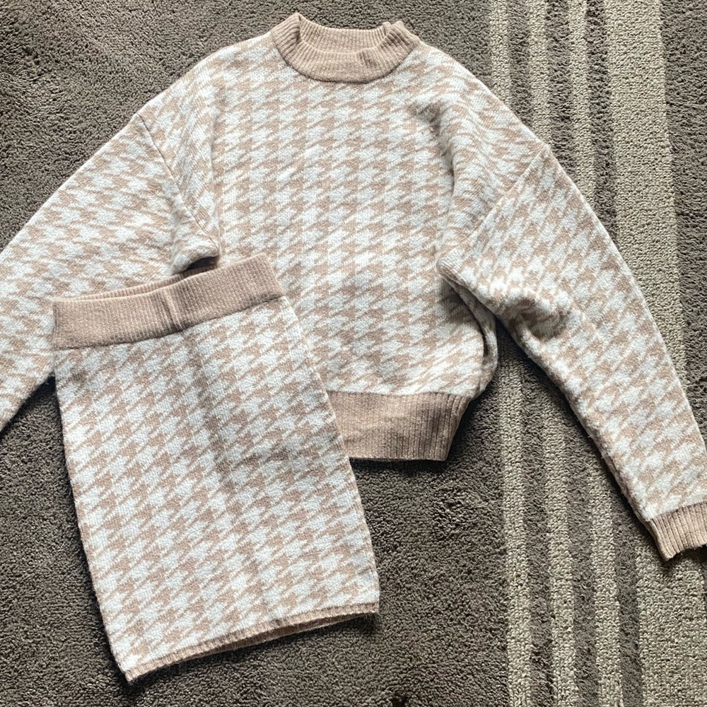 Fashion Nova Sweater/Skirt Set!